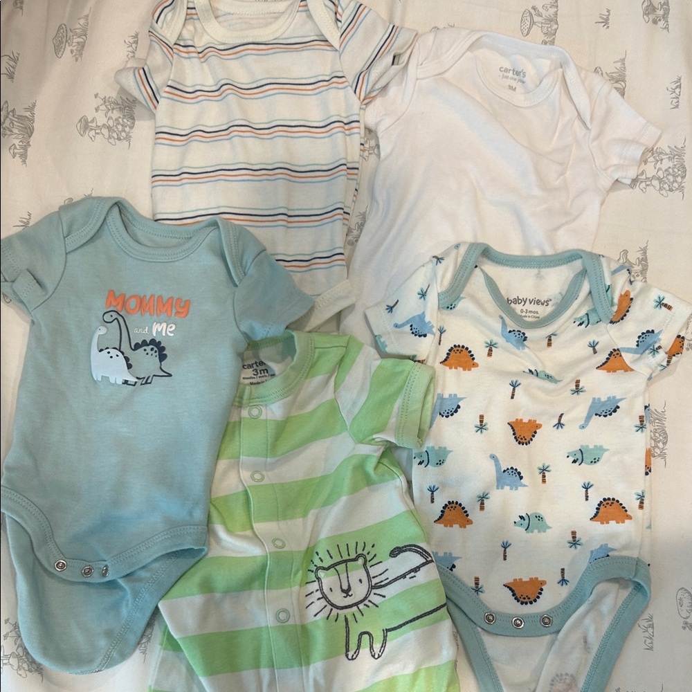Set of onesies